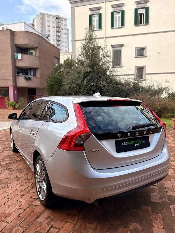 Usata Volvo V60 Momentum 114 CV (83 kW) 2014 Argento Station wagon