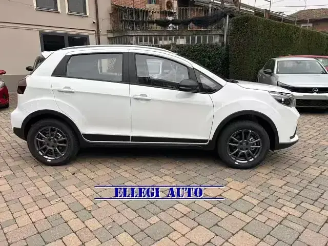 Nuova EMC QUATTRO 103 CV (75 kW) 2026 Bianco SUV