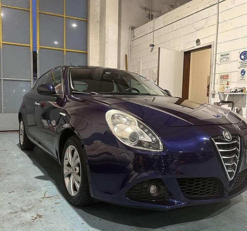 Usata 2010 Alfa Romeo Giulietta Distinctive Due volumi | 6000 € (Buon prezzo) - Immagine 1/4