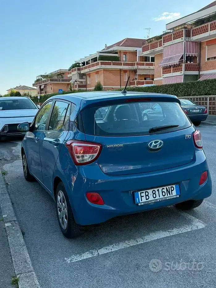 Usata Hyundai i10 Edition 67 CV (49 kW) 2016 Bluazzurro Utilitaria
