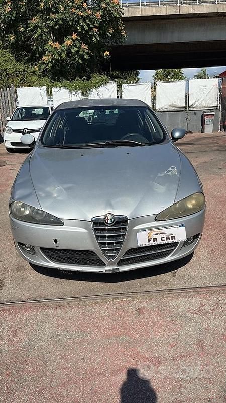 Usata 2005 Alfa Romeo 147 Due volumi | 800 € (Super prezzo) - Immagine 1/4