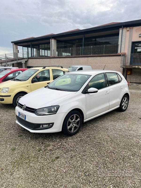 Bianco Usata 2012 VW Polo Due volumi | 4800 € (Ottimo prezzo) - Immagine 1/4