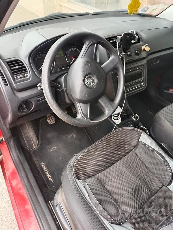 Usata Skoda Roomster 75 CV (55 kW) 2013 Rosso Monovolume