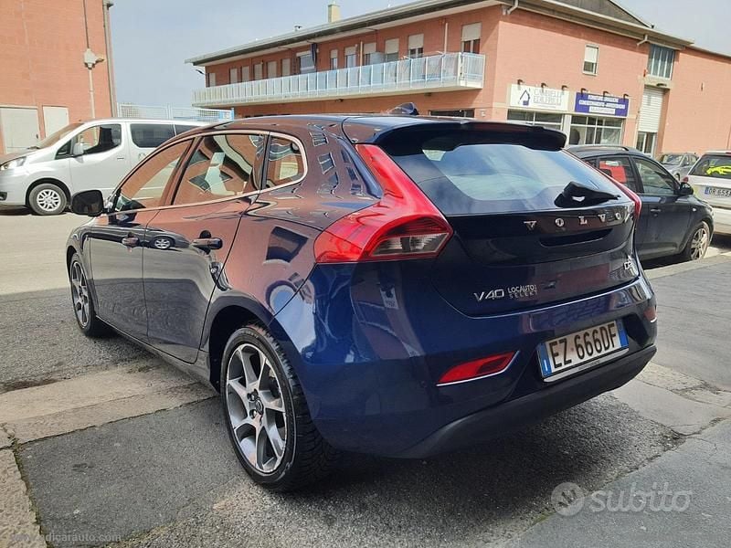 Usata Volvo V40 Ocean Race 115 CV (84 kW) 2015 Blu Berlina