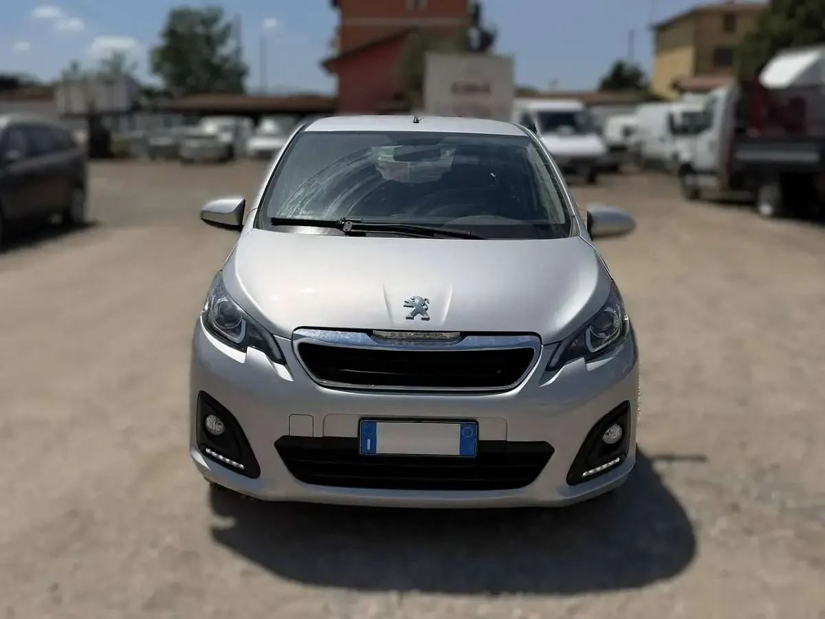 Usata Peugeot 108 GT-line 72 CV (52 kW) 2018 Argento Utilitaria