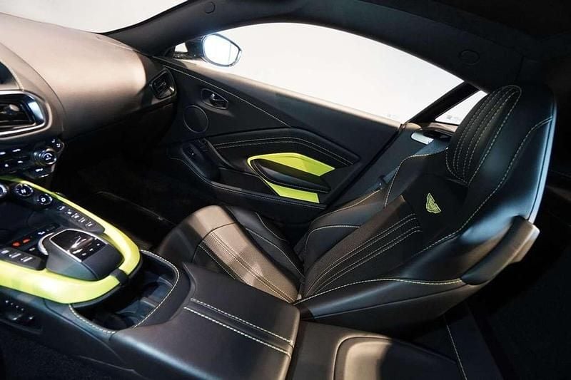 Usata Aston Martin V8 Vantage 510 CV (375 kW) 2021 Nero metallizzato Utilitaria