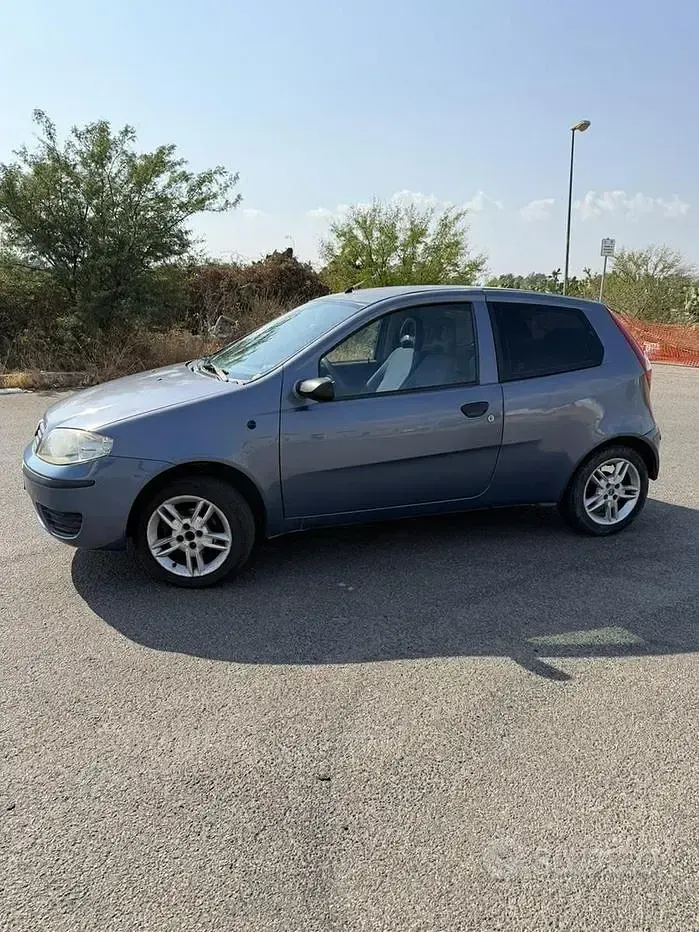 Usata Fiat Punto 60 CV (44 kW) 2004 Bluazzurro Utilitaria