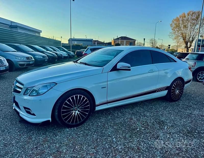 Usata Mercedes E220 Avantgarde 170 CV (125 kW) 2010 Bianco Coupé