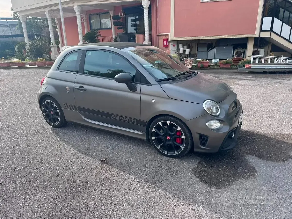 Usata Abarth 595C 180 CV (132 kW) 2021 Grigio Cabrio