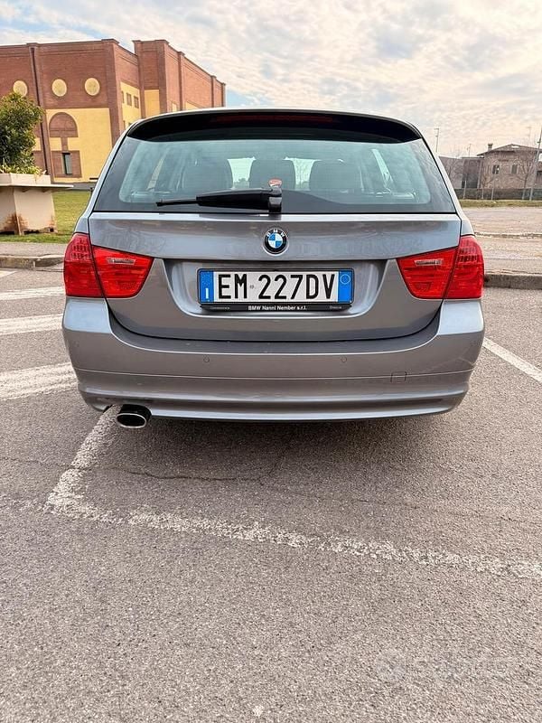 Usata BMW 318 143 CV (105 kW) 2012 Grigio Station wagon