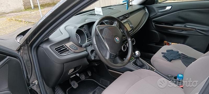 Usata Alfa Romeo Giulietta 109 CV (80 kW) 2014 Grigio Utilitaria