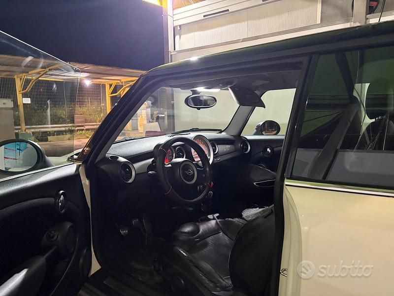 Usata Mini Cooper D 109 CV (80 kW) 2009 Utilitaria