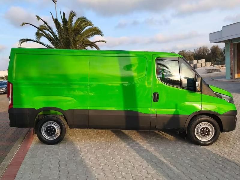 Usata Iveco Daily 136 CV (100 kW) 2016 Verde Furgone