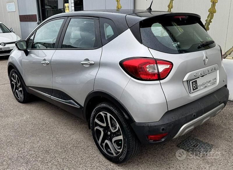 Usata Renault Captur Life 90 CV (66 kW) 2015 Grigio SUV