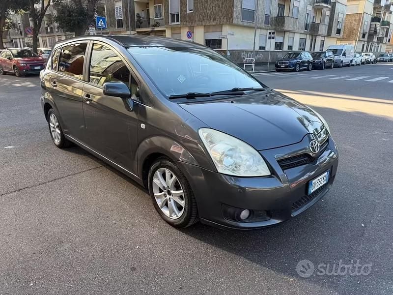Usata Toyota Corolla Verso 136 CV (100 kW) 2009 Grigio Monovolume