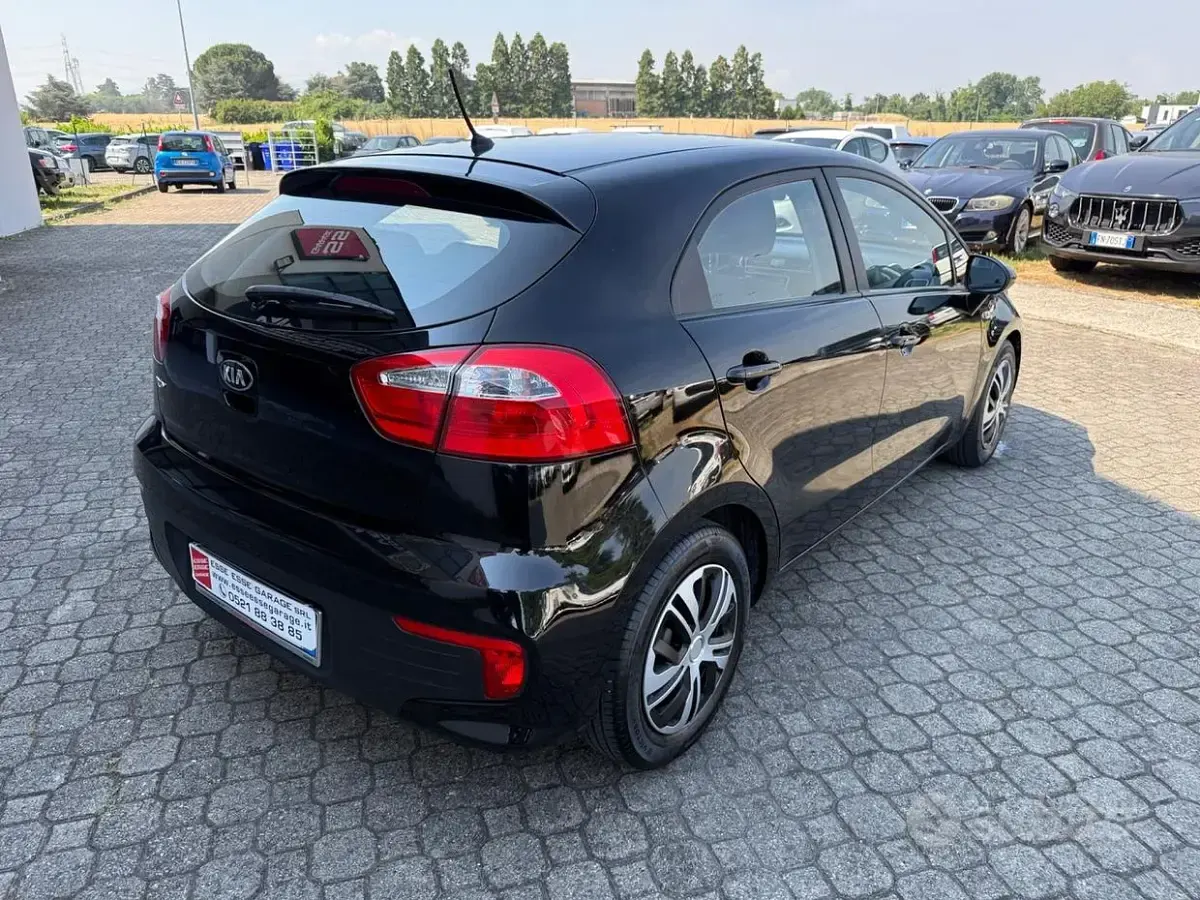 Usata Kia Rio Active 85 CV (62 kW) 2016 Nero Utilitaria