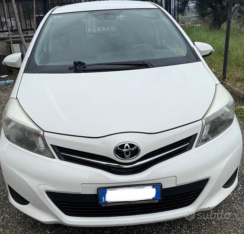 Usata Toyota Yaris Lounge 2012 Bianco Utilitaria
