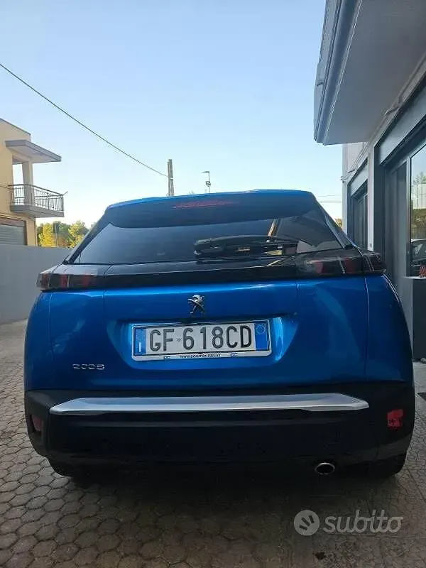 Usata Peugeot 2008 Allure 131 CV (96 kW) 2021 Blu/azzurro SUV