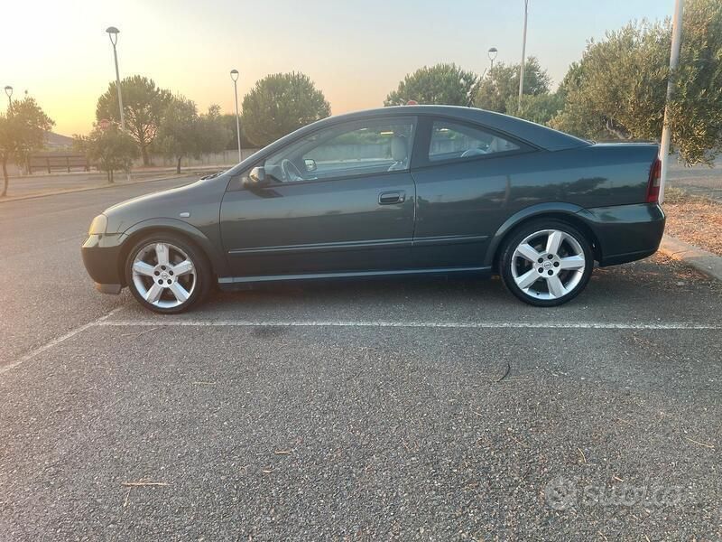 Usata Opel Astra 192 CV (141 kW) 2001 Verde Coupé