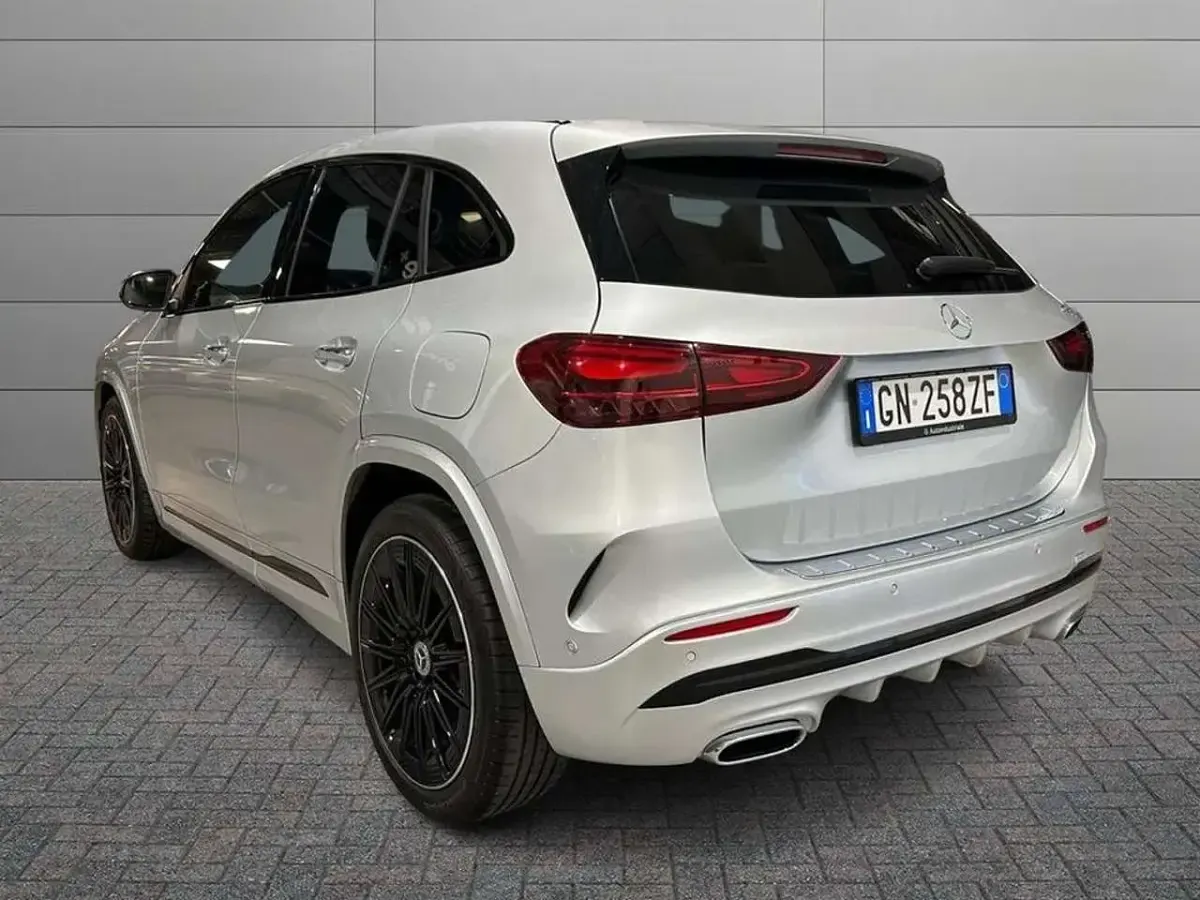 Usata Mercedes GLA200 Advanced Plus 150 CV (110 kW) 2023 Argento iridio SUV