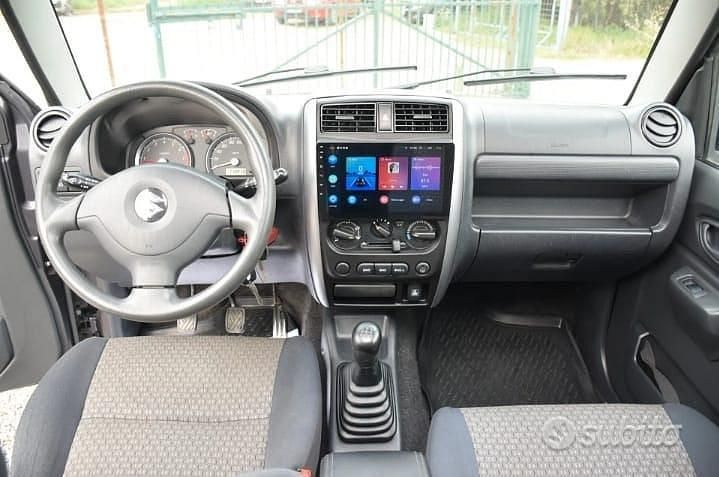 Usata Suzuki Jimny 85 CV (62 kW) 2011 Grigio SUV