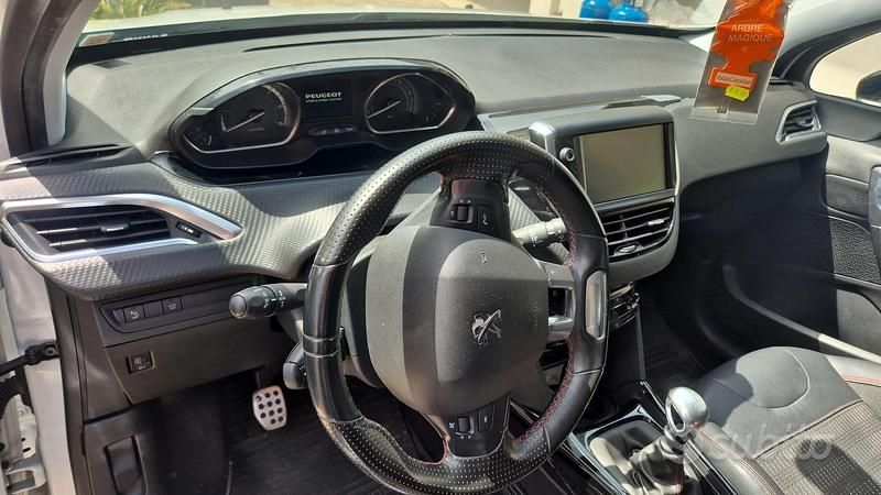 Usata Peugeot 2008 GT-line 102 CV (75 kW) 2018 Bianco SUV