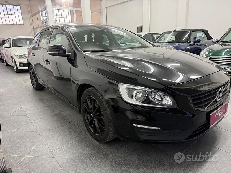Usata Volvo V60 Summum 120 CV (88 kW) 2015 Nero Station wagon