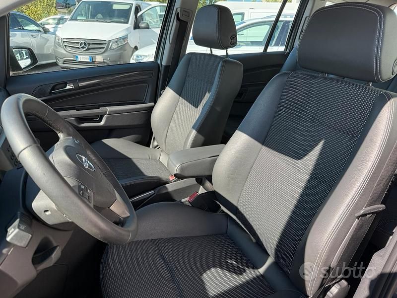 Usata Opel Zafira Cosmo 140 CV (102 kW) 2005 Grigio Monovolume