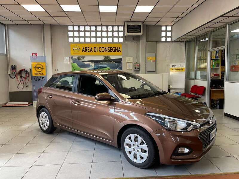 Marrone Usata 2019 Hyundai i20 Advanced Due volumi | 8700 € (Buon prezzo) - Immagine 1/4