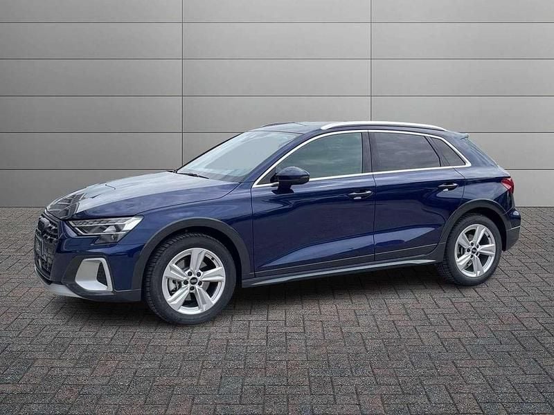 Blu Usata 2024 Audi A3 e-tron Business Due volumi | 34.900 € (Buon prezzo) - Immagine 1/4