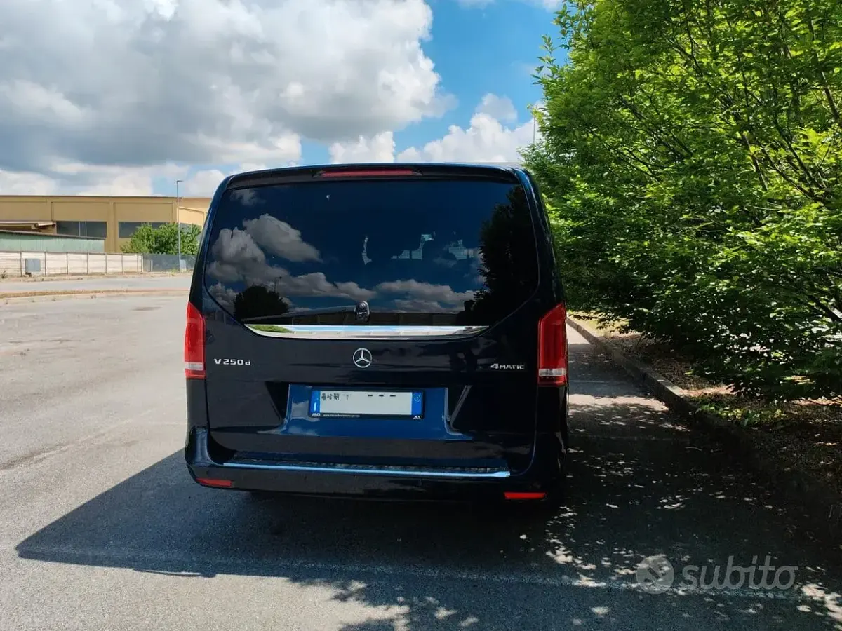 Usata Mercedes V250 Premium 190 CV (139 kW) 2019 Blu Monovolume
