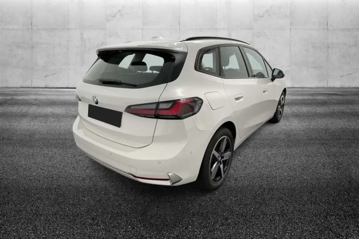Usata BMW 218 Active Tourer 150 CV (110 kW) 2023 Bianco Monovolume