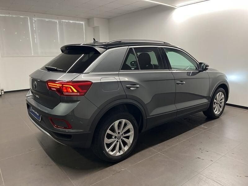 Usata VW T-Roc Life 110 CV (80 kW) 2024 Grigio SUV