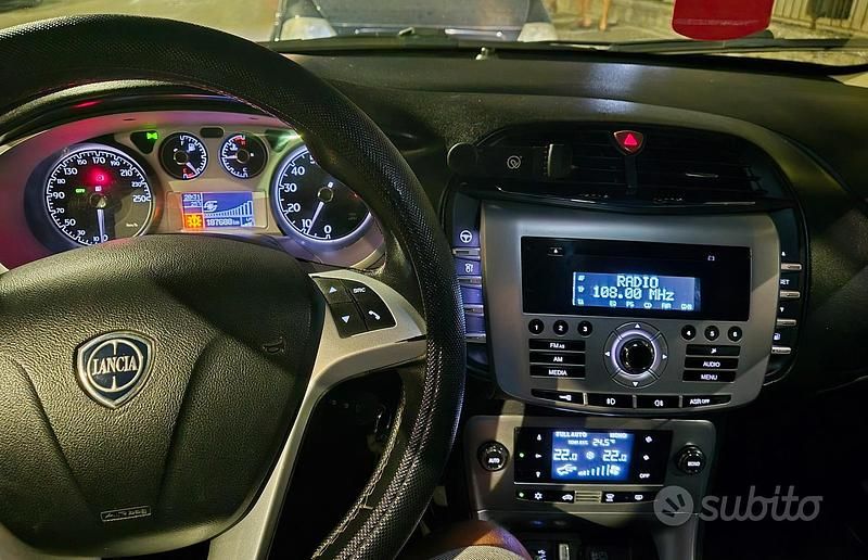 Usata Lancia Delta 120 CV (88 kW) 2012 Nero Utilitaria