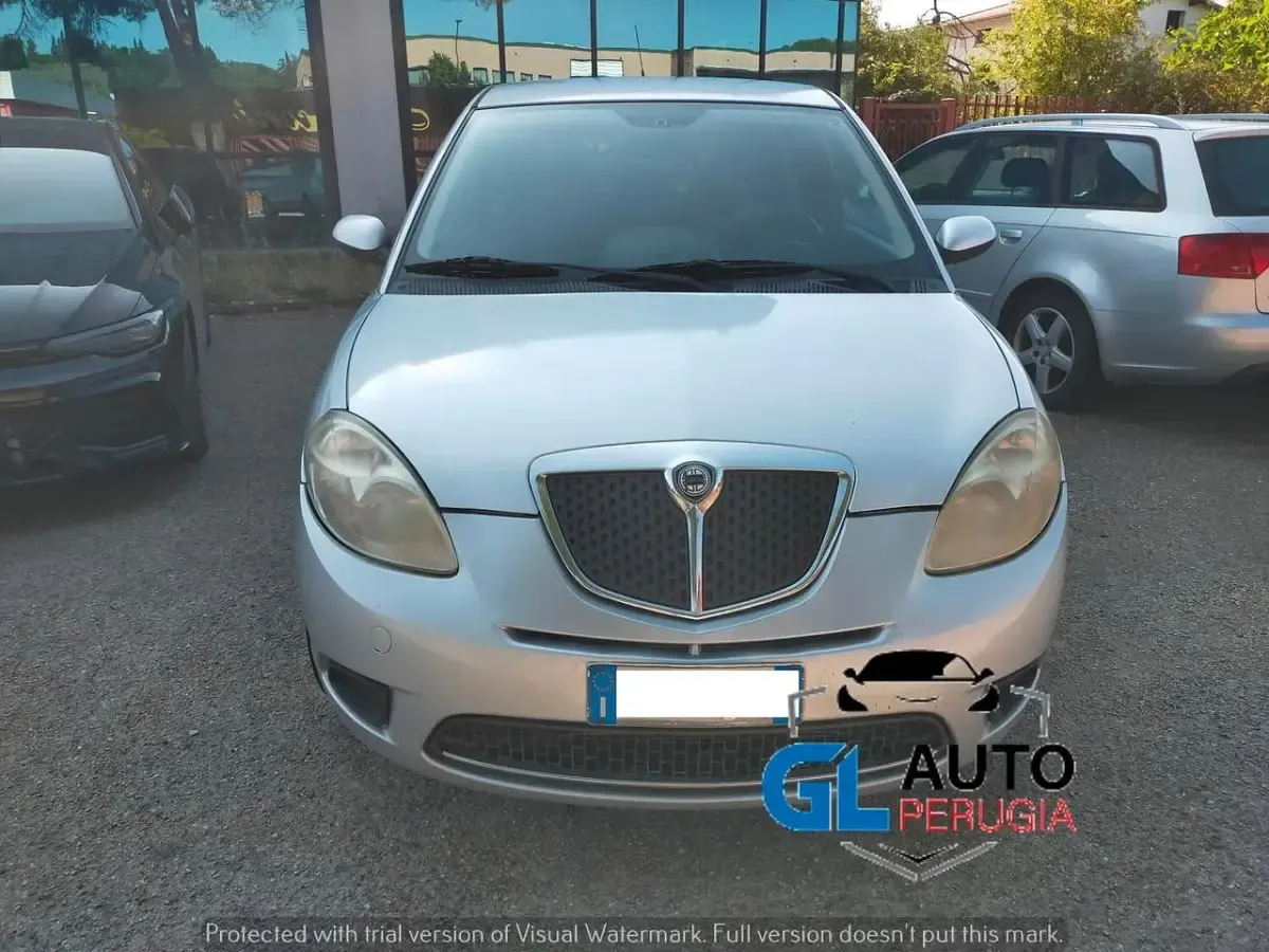 Usata Lancia Ypsilon 60 CV (44 kW) 2008 Argento Utilitaria