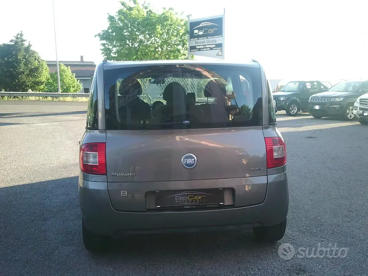 Käytetty Fiat Multipla Dynamic 120 HP (88 kW) 2007 Harmaa Tila-auto