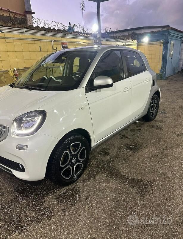 Usata Smart ForFour 71 CV (52 kW) 2016 Bianco Utilitaria
