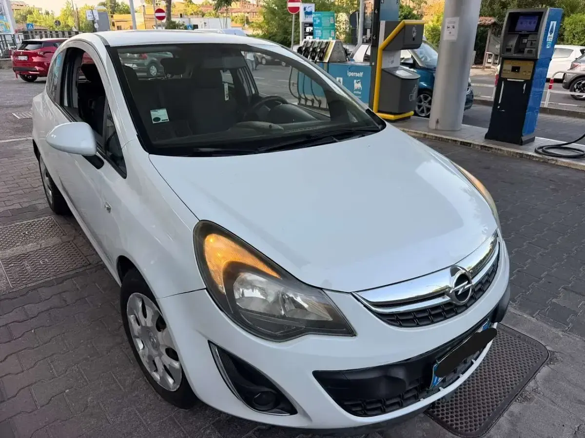 Usata Opel Corsa 65 CV (47 kW) 2013 Bianco Utilitaria