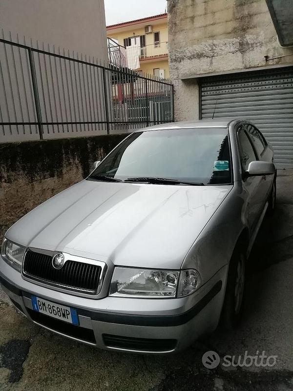 Usata Skoda Octavia Elegance 110 CV (80 kW) 2001 Grigio Berlina