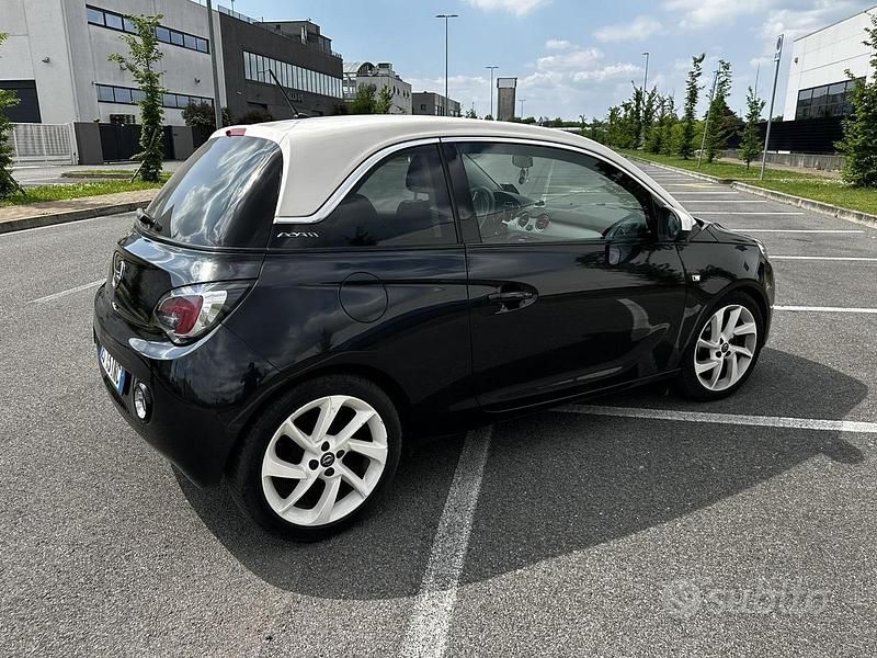 Usata Opel Adam Glam 87 CV (63 kW) 2013 Nero Utilitaria