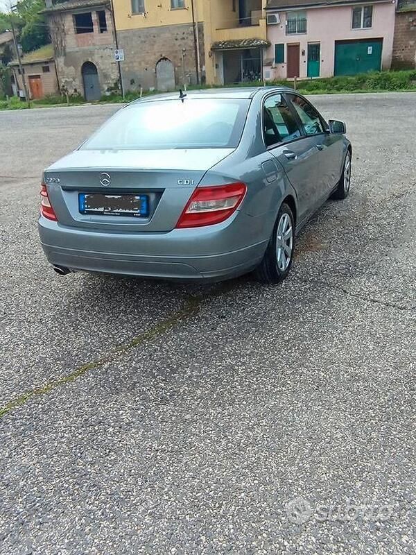 Usata Mercedes C220 170 CV (125 kW) 2009 Grigio Berlina