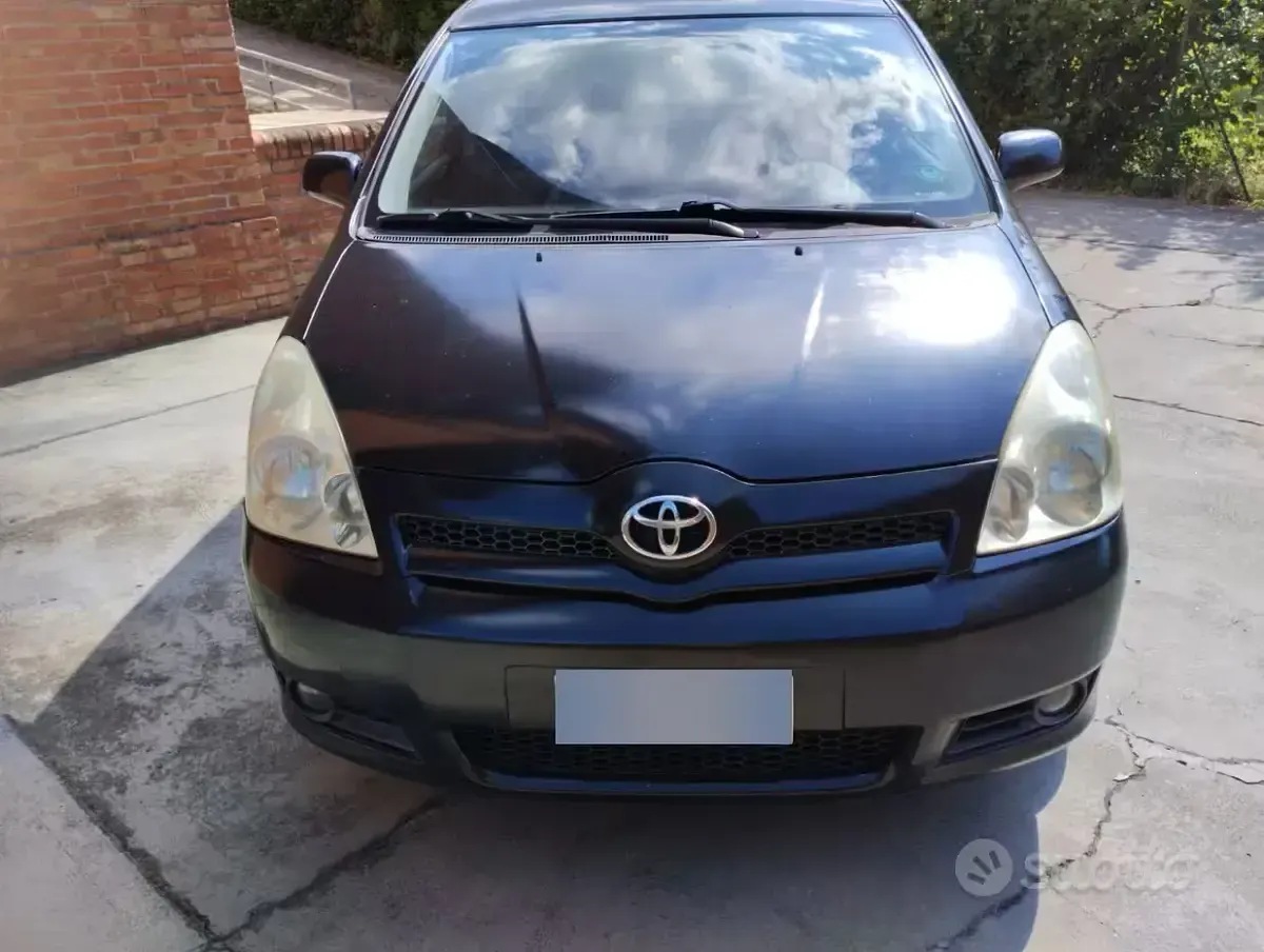 Usata Toyota Corolla Verso 116 CV (85 kW) 2005 Nero Monovolume
