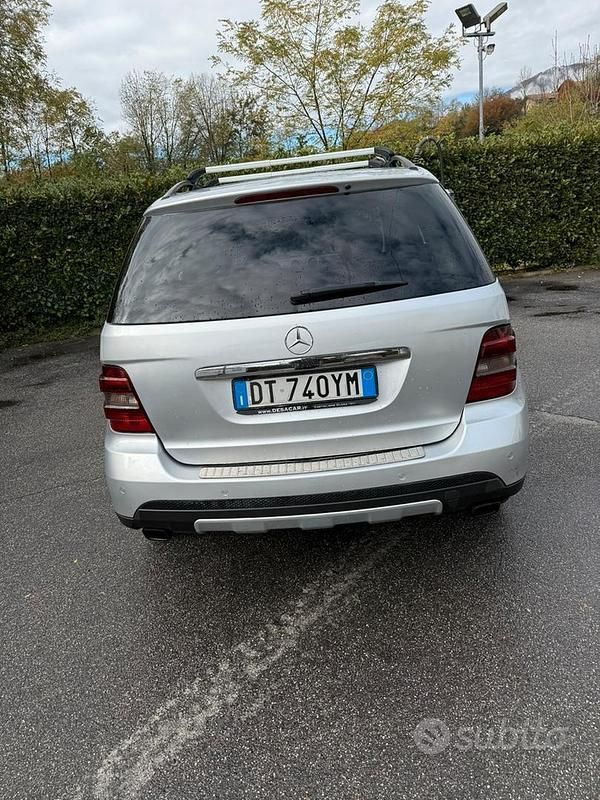 Usata Mercedes ML320 224 CV (164 kW) 2006 Grigio SUV