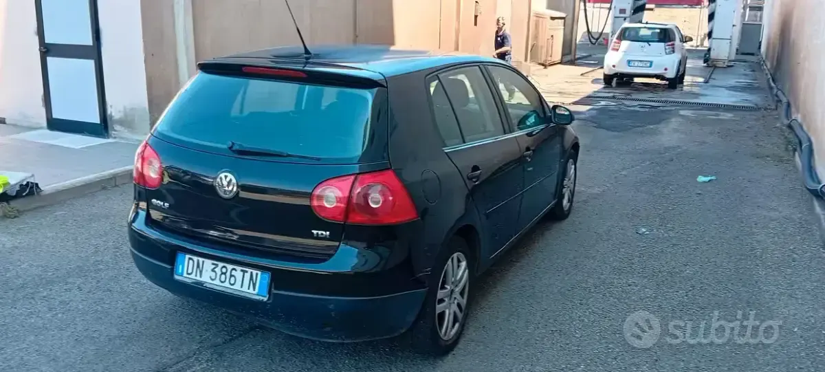 Usata VW Golf VI 105 CV (77 kW) 2008 Bluazzurro Utilitaria