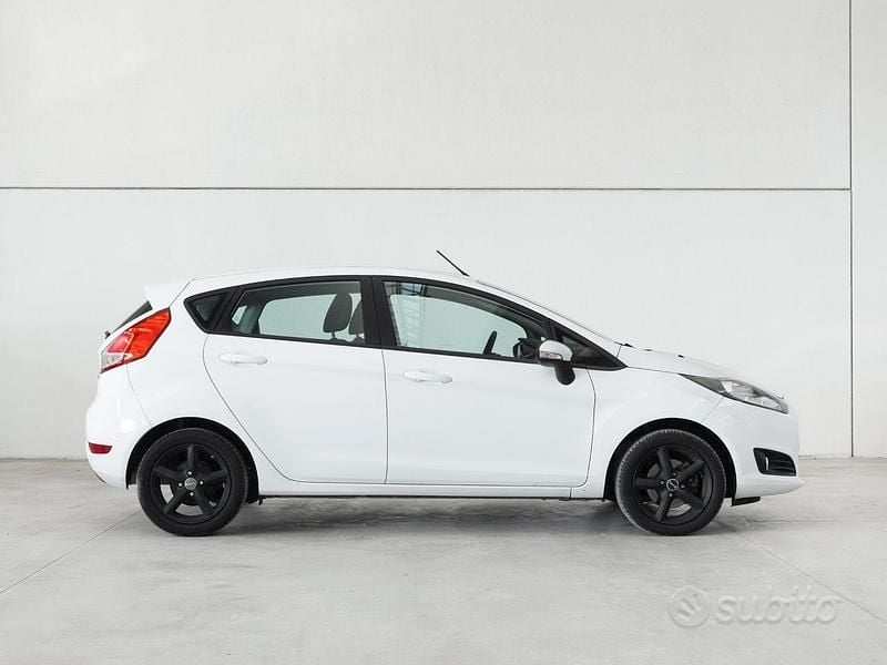 Usata Ford Fiesta 75 CV (55 kW) 2014 Bianco Utilitaria