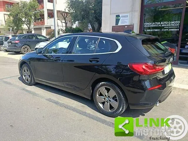 Usata BMW 118 Advantage 150 CV (110 kW) 2021 Nero Berlina
