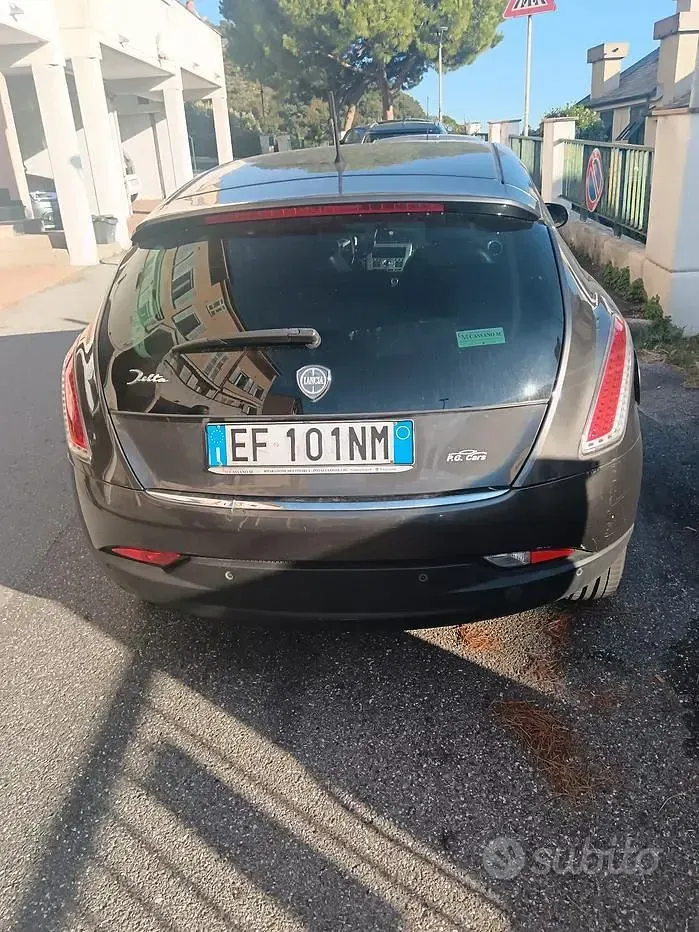 Usata Lancia Delta 120 CV (88 kW) 2011 Utilitaria