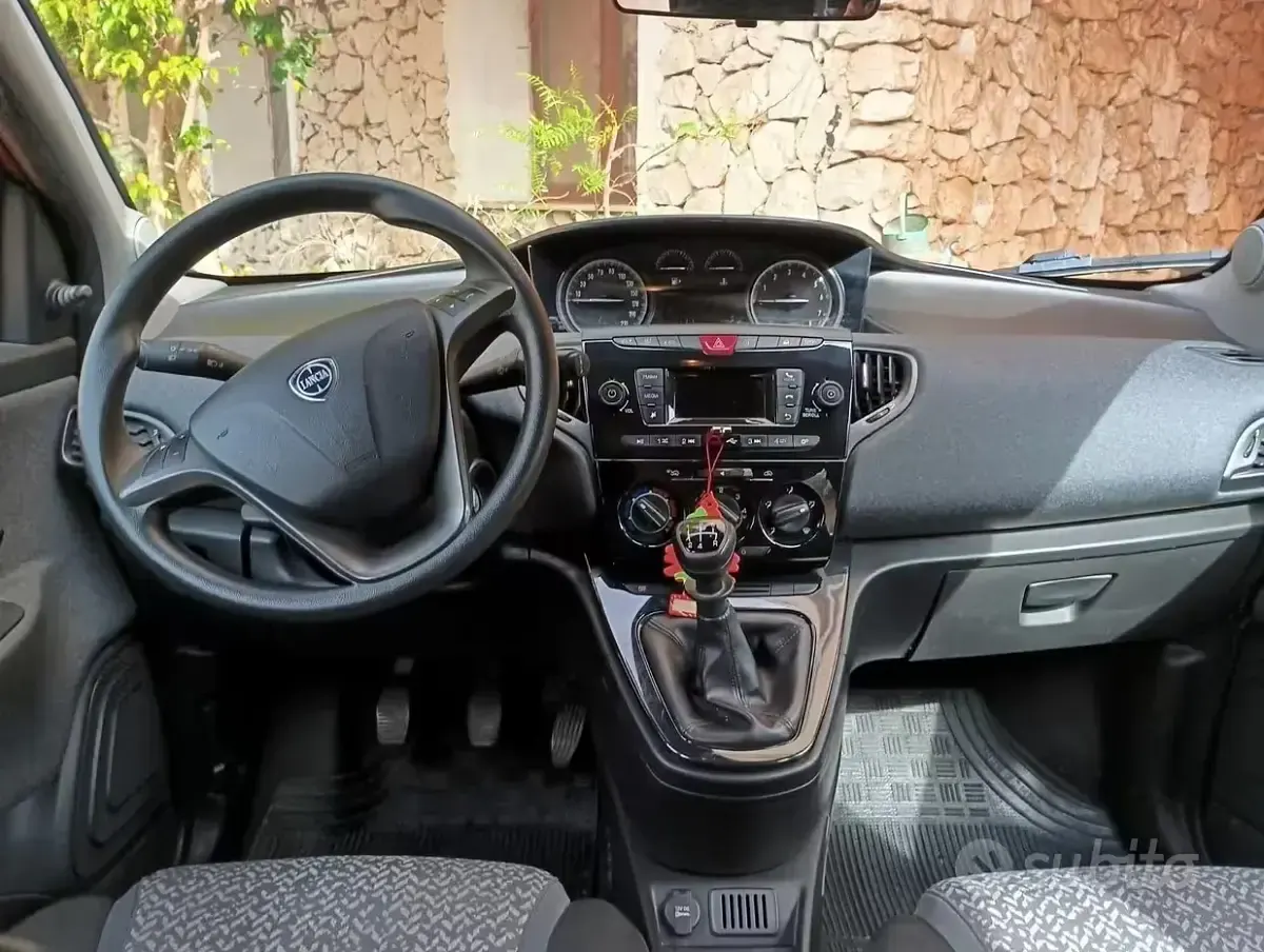 Usata Lancia Ypsilon 69 CV (50 kW) 2018 Rosso Utilitaria