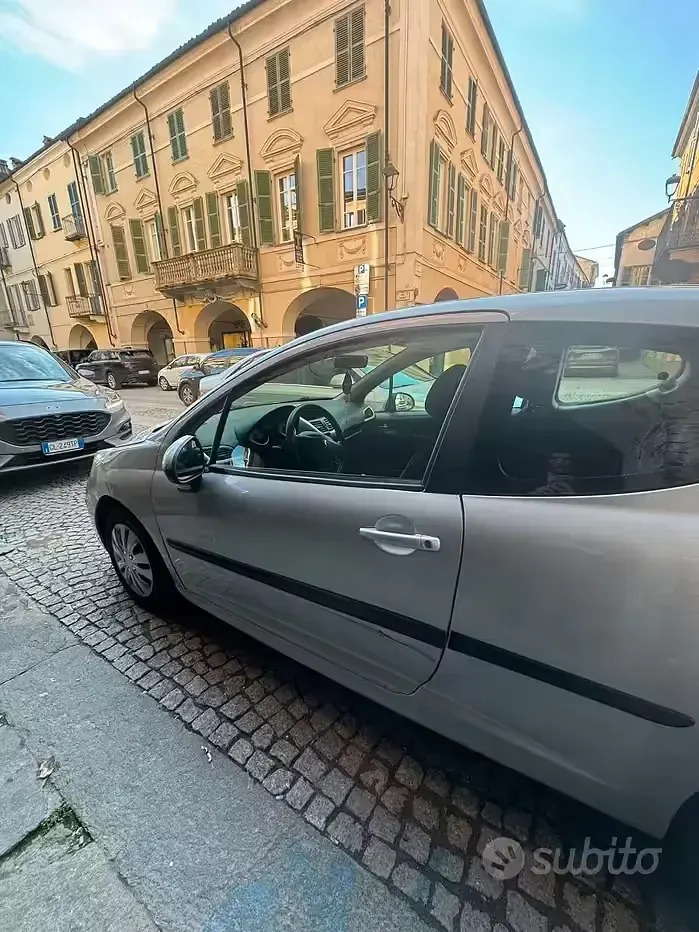 Usata Peugeot 207 73 CV (53 kW) 2008 Grigio Utilitaria