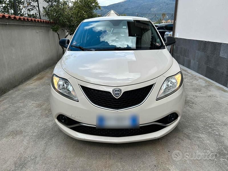 Usata Lancia Ypsilon 95 CV (69 kW) 2018 Beige Utilitaria